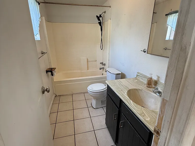 2315 W Vista Ave #1 — Photo 5