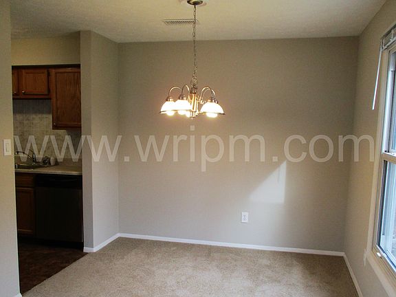 3rd image of 144 Canterbury Ln APT D