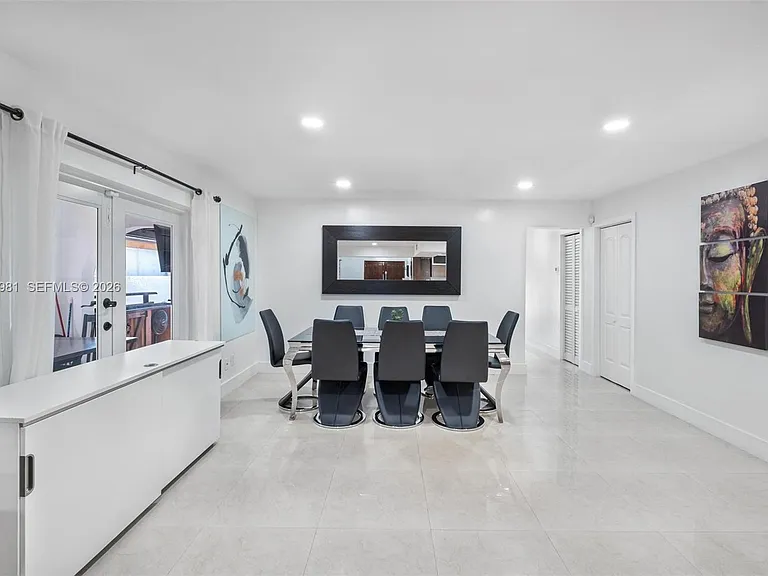 2430 SW 22nd Ter — Photo 17