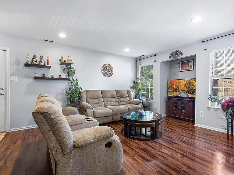 1102 Diamond Dr — Photo 9