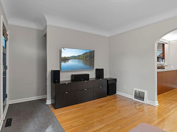 3rd image of 854 21st Ave SE