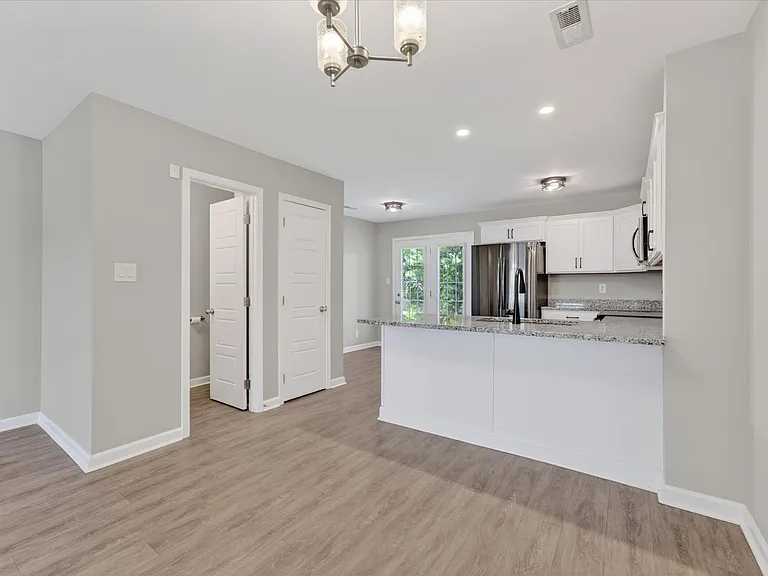 645 Stowe Ct #L — Photo 12