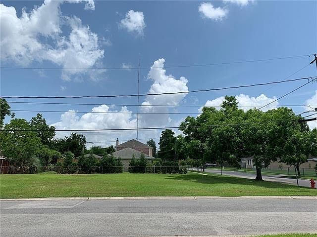 1st image of 2900 Tournefort St