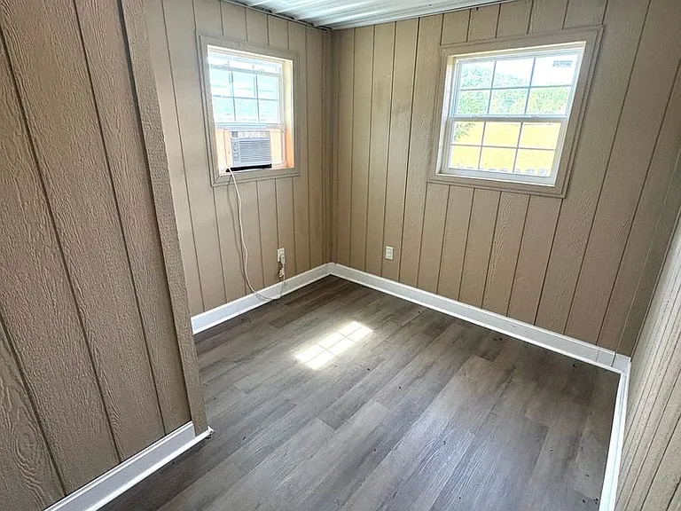 411 Mammoth Cave St — Photo 8