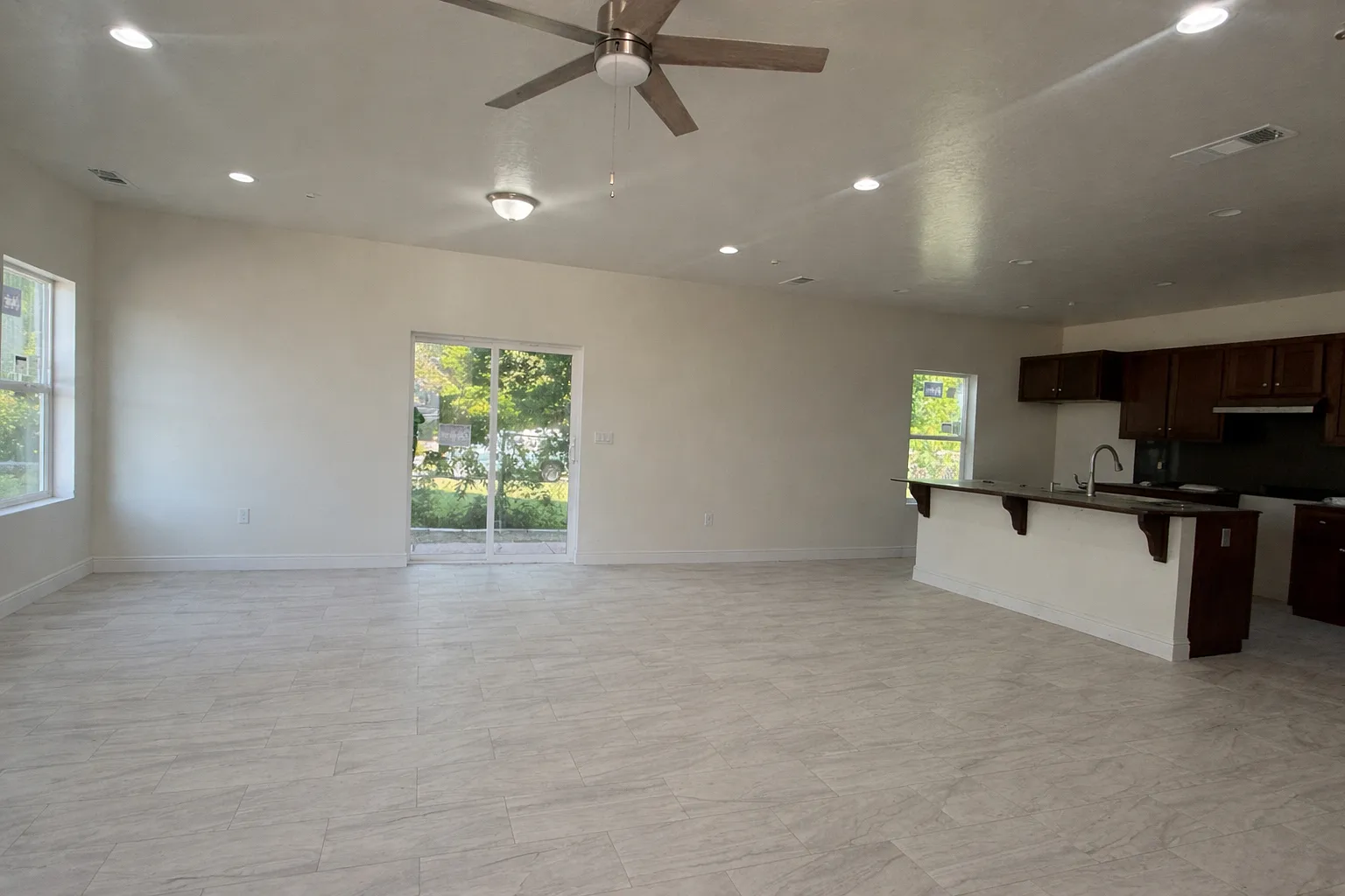 4 bed, 2.5 bath, 2055 sqft, $2,500 — Photo 2