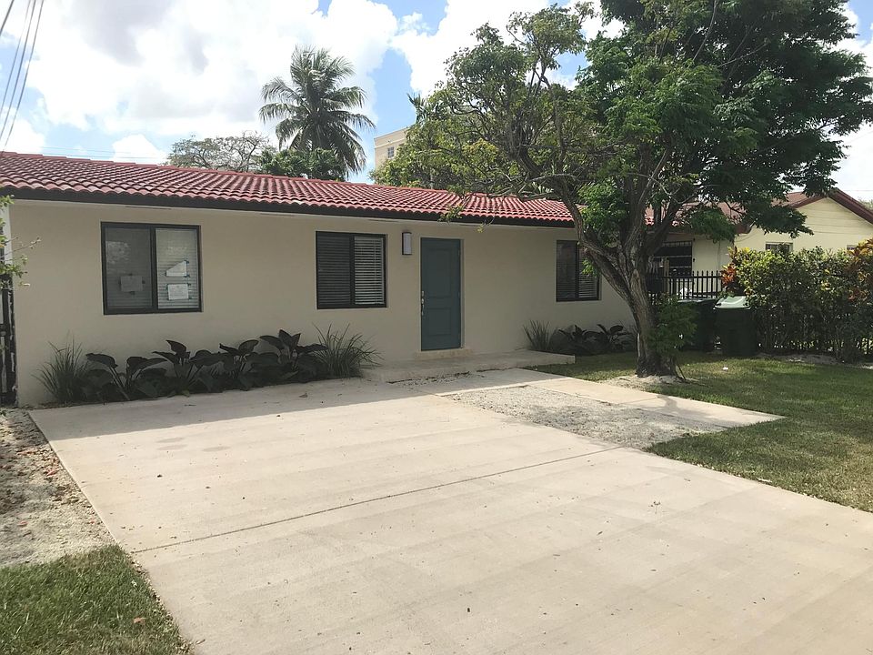 Front- 4 car driveway