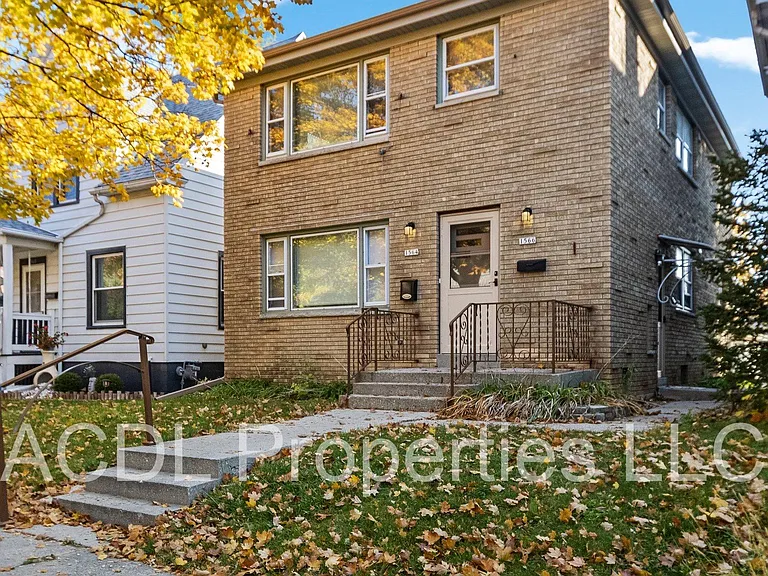 1564 S 74th St — Photo 20