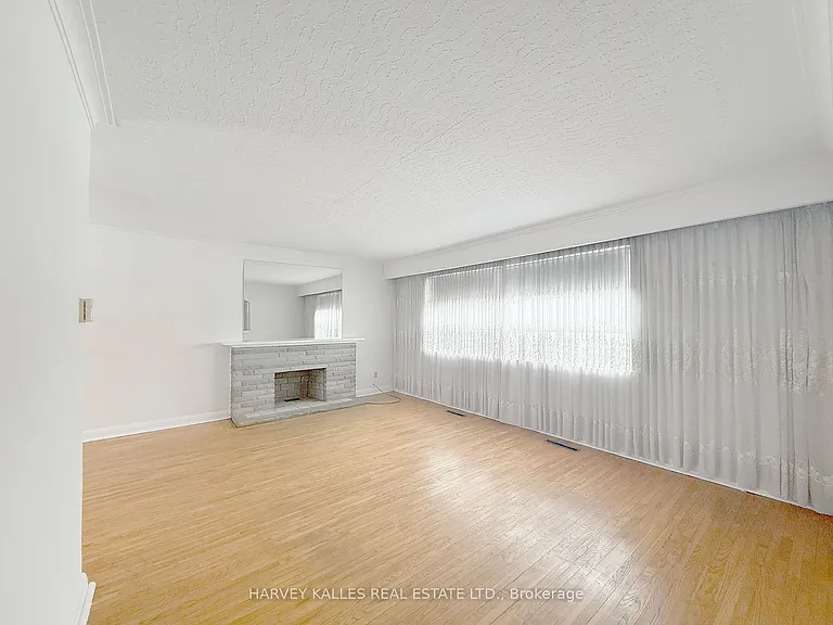 214 Dixon Rd — Photo 3