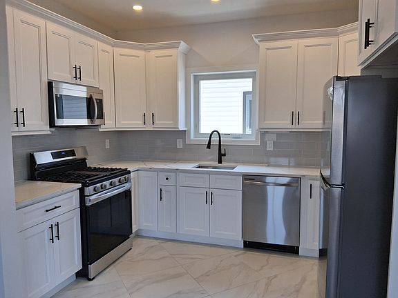 3rd image of 16 Clifton St #1