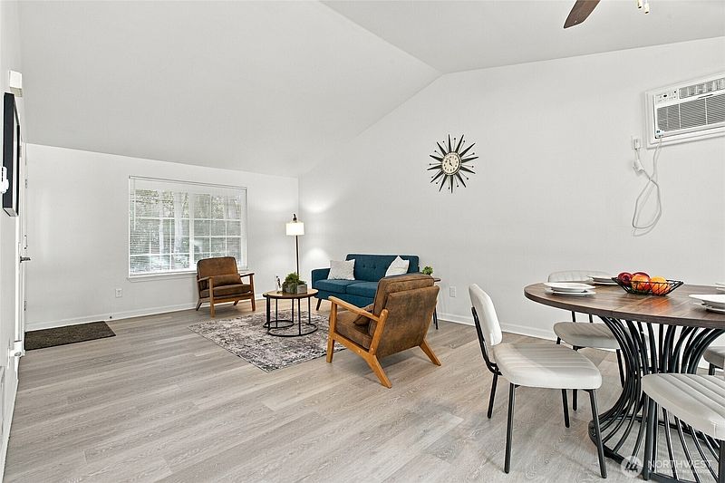 4th image of 516 Tiedeman Road SW