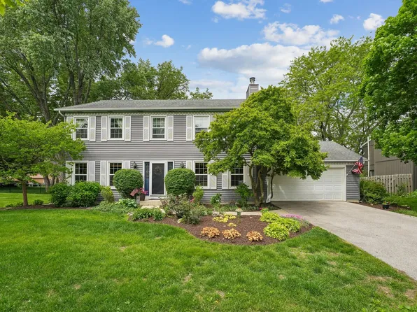 737 Clovetree Ct, Naperville, IL 60540