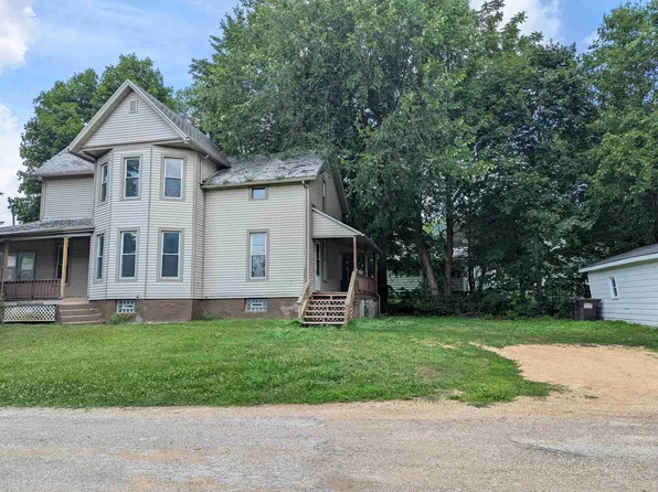 445 N Nursery Ave, Freeport, IL 61032