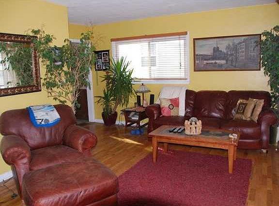 2nd image of 842 Lincoln Ave