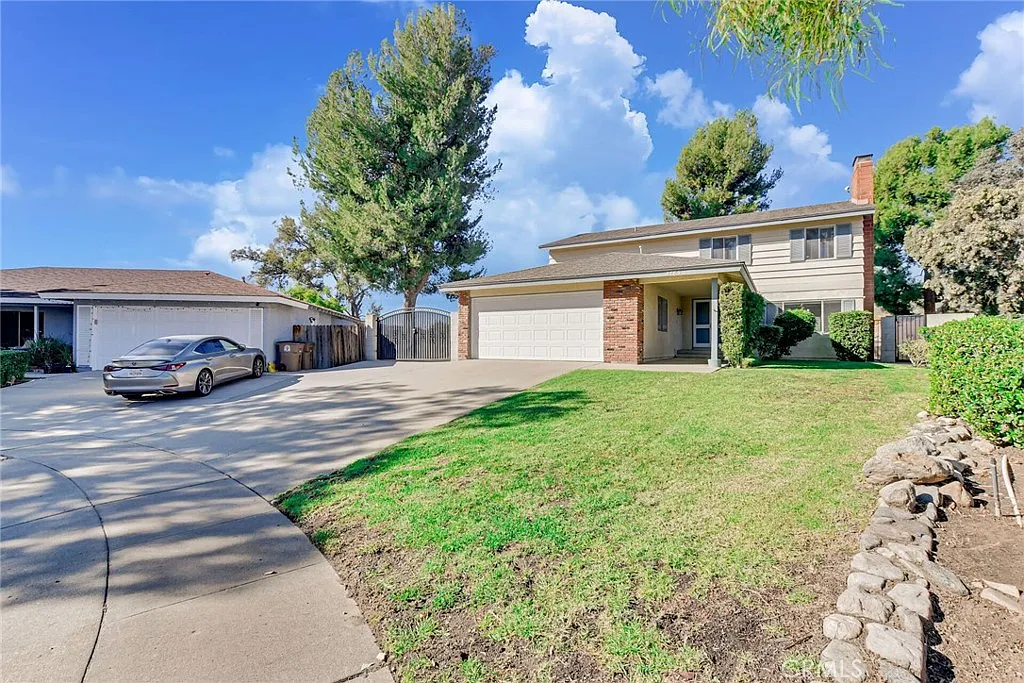 4 bed, 2.5 bath, 2160 sqft, $4,250 — Photo 2
