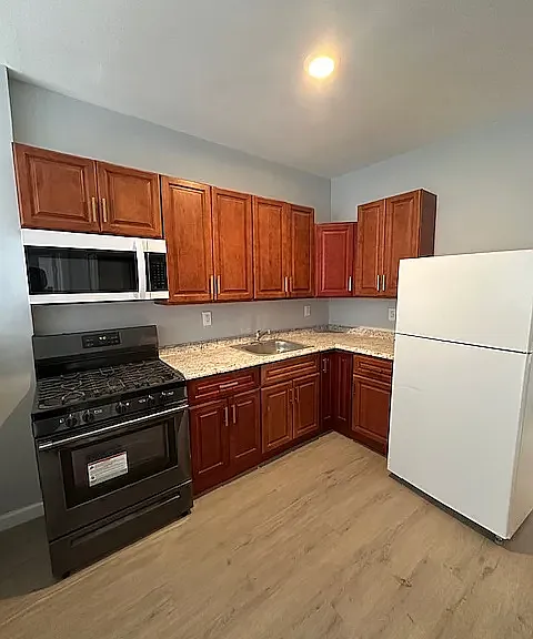 282 Summit Ave #3 — Photo 2