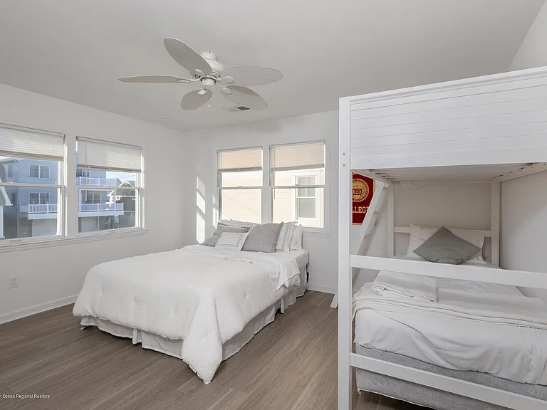 502 Sunset Blvd — Photo 17