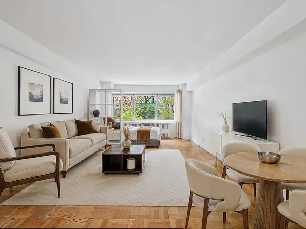 333 East 46th Street image 1 of 4