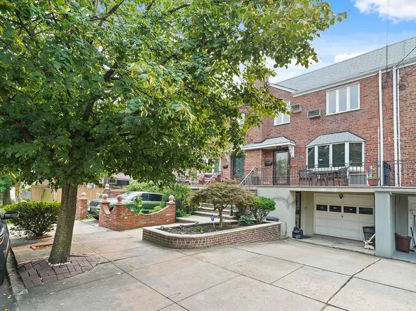 6344 72nd St, Middle Village, NY 11379