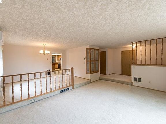 3rd image of 15801 NE 6th Cir