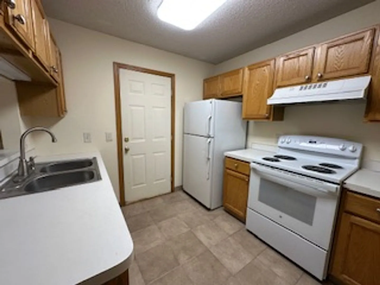 2 Bed | 1.5 Bath Townhome with Attached Garage- Apple Valley -Available NOW — Photo 2