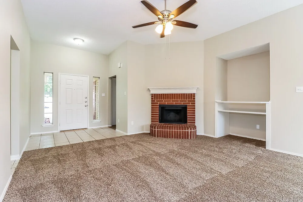 4 bed, 2.0 bath, 1610 sqft, $2,005 — Photo 3
