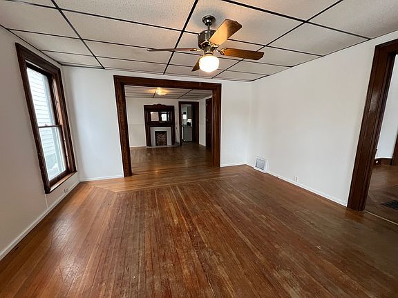 3rd image of 1121 W 10th St Floor 1