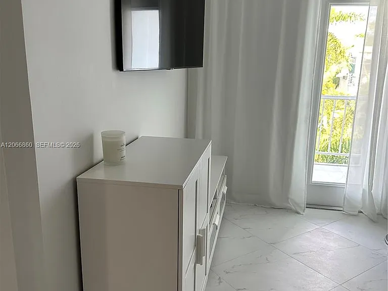 1333 E Hallandale Beach Blvd #423 — Photo 16
