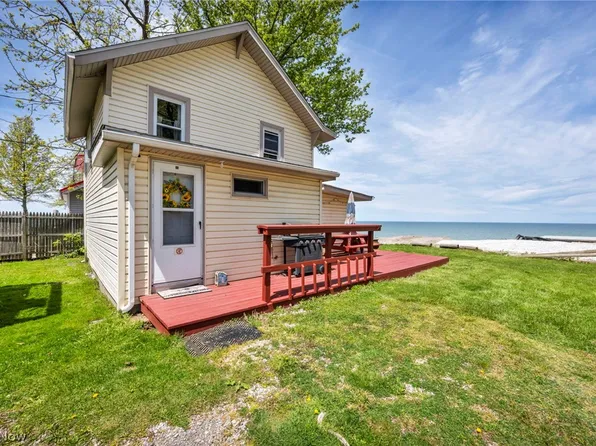 15 Lakehurst Dr, Ashtabula, OH 44004