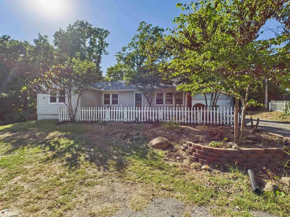 2928 Middle Rd, Keokuk, IA 52632