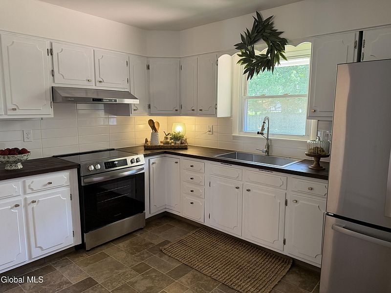 3rd image of 116 S Waldron Lane