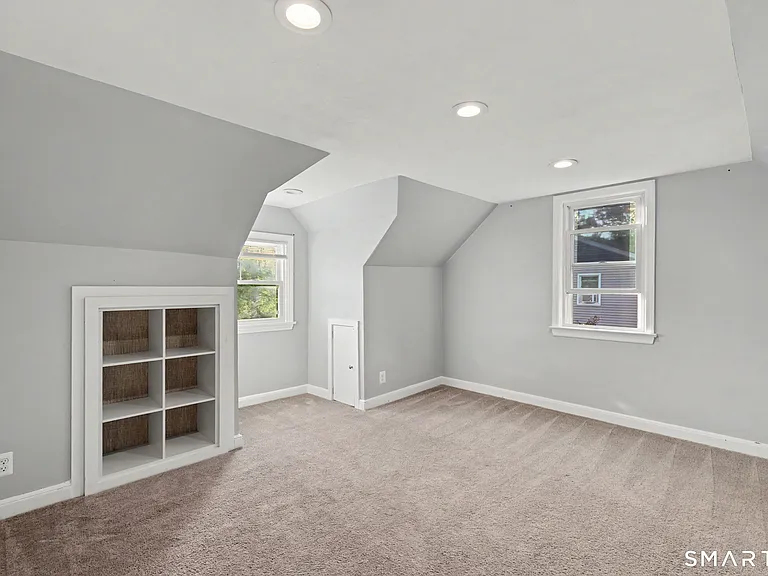 142 N Taylor Ave — Photo 24