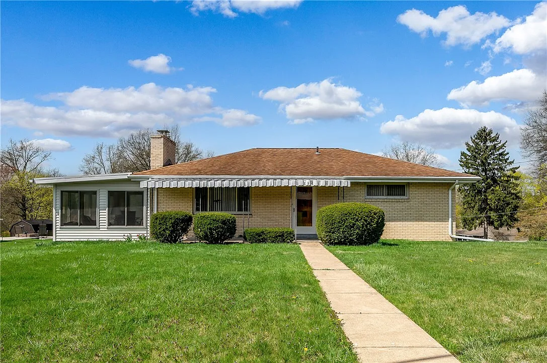 114 Thorn Dr photo 1