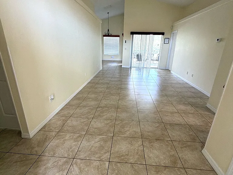 217 Robin Rd — Photo 5