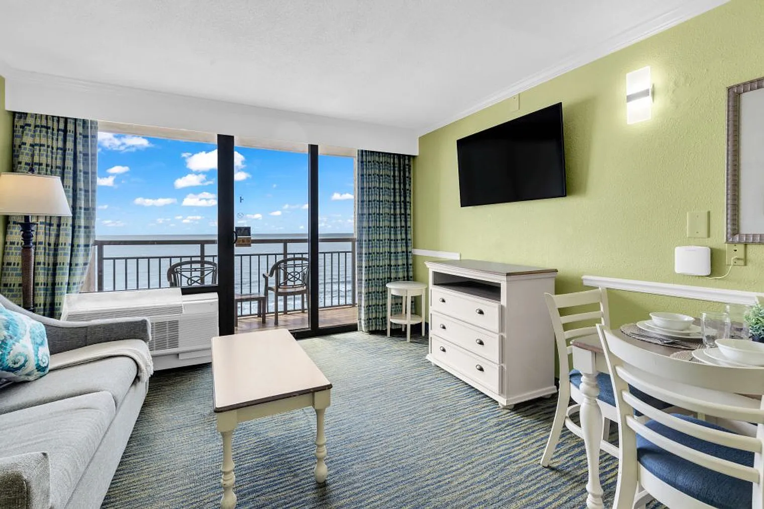 Studio, 1.0 bath, 548 sqft, $2,704 — Photo 2