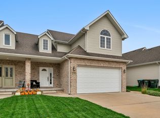 677 Circle Dr, Coal City, IL 60416