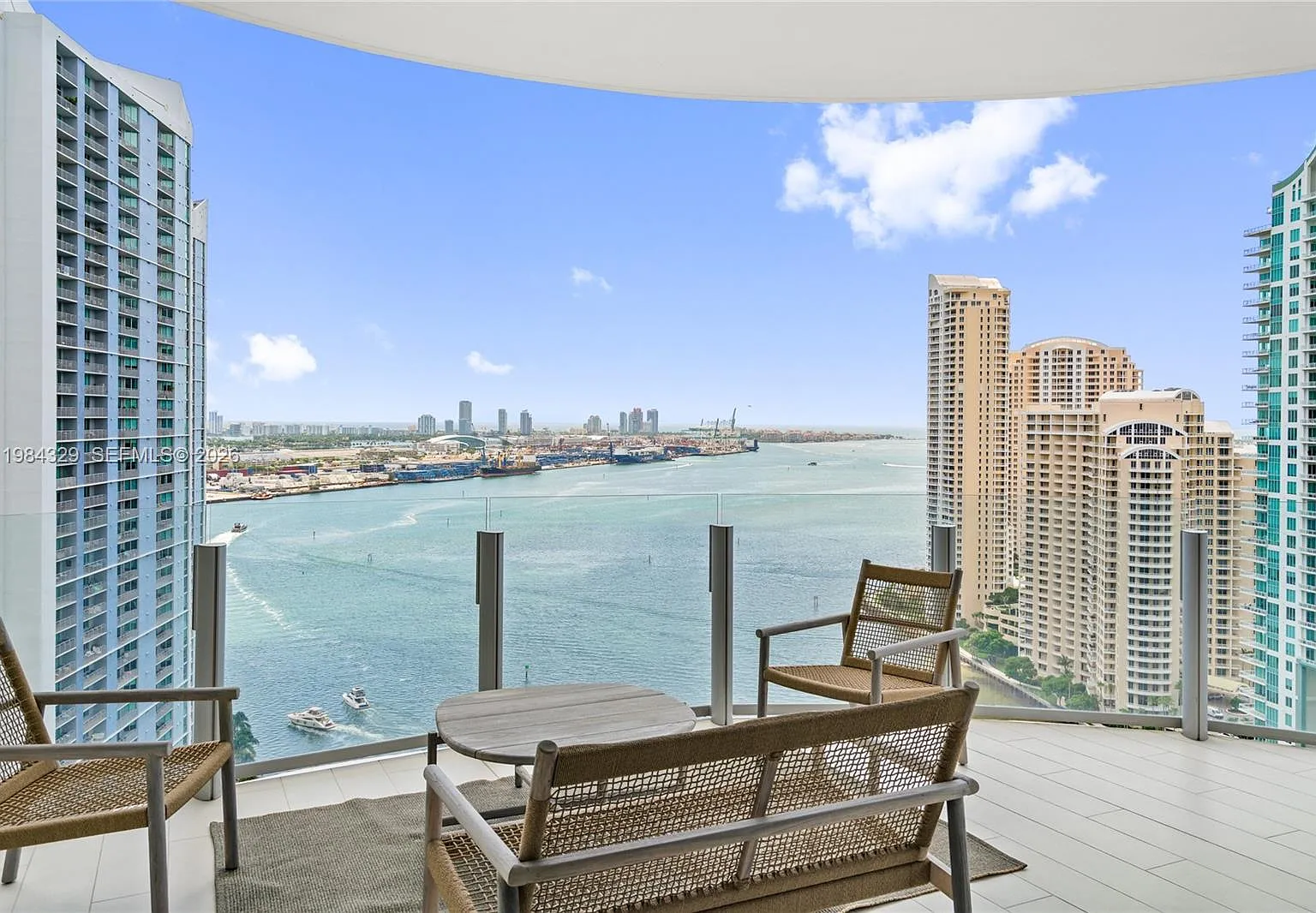 Aston Martin Residences — Photo 1