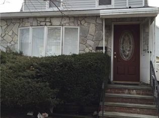 8840 249th St, Jamaica, NY 11426