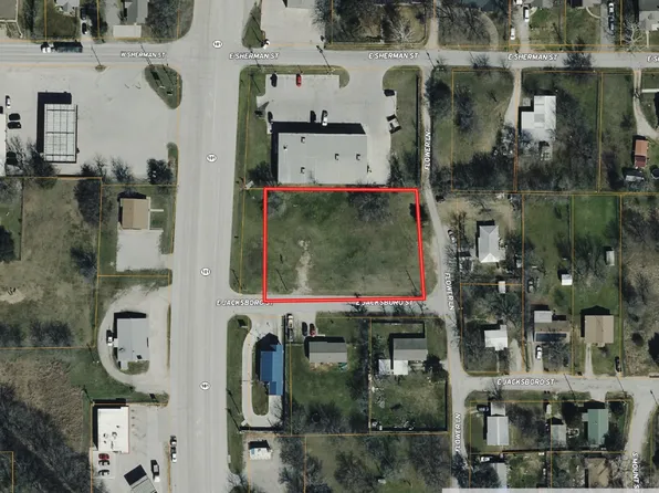 402 E Jacksboro St, Chico, TX 76431