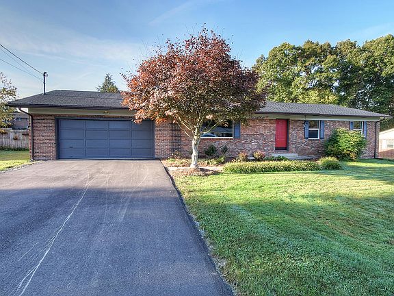 3rd image of 129 Briarwood Dr