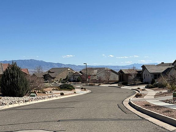 5th image of 2425 Desert View Rd NE