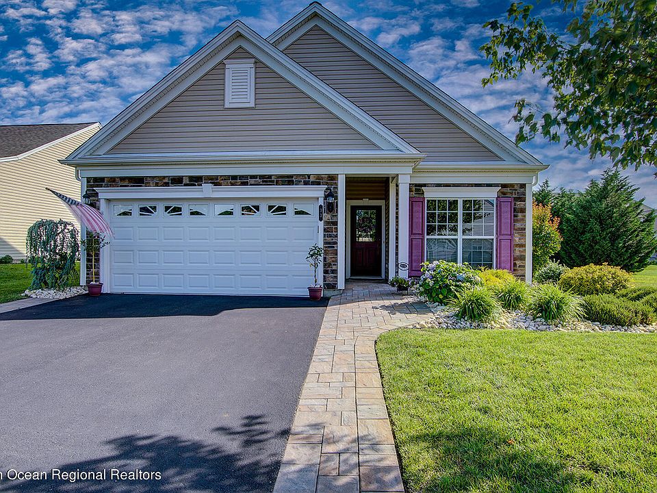1st image of 33 Ascot Lane