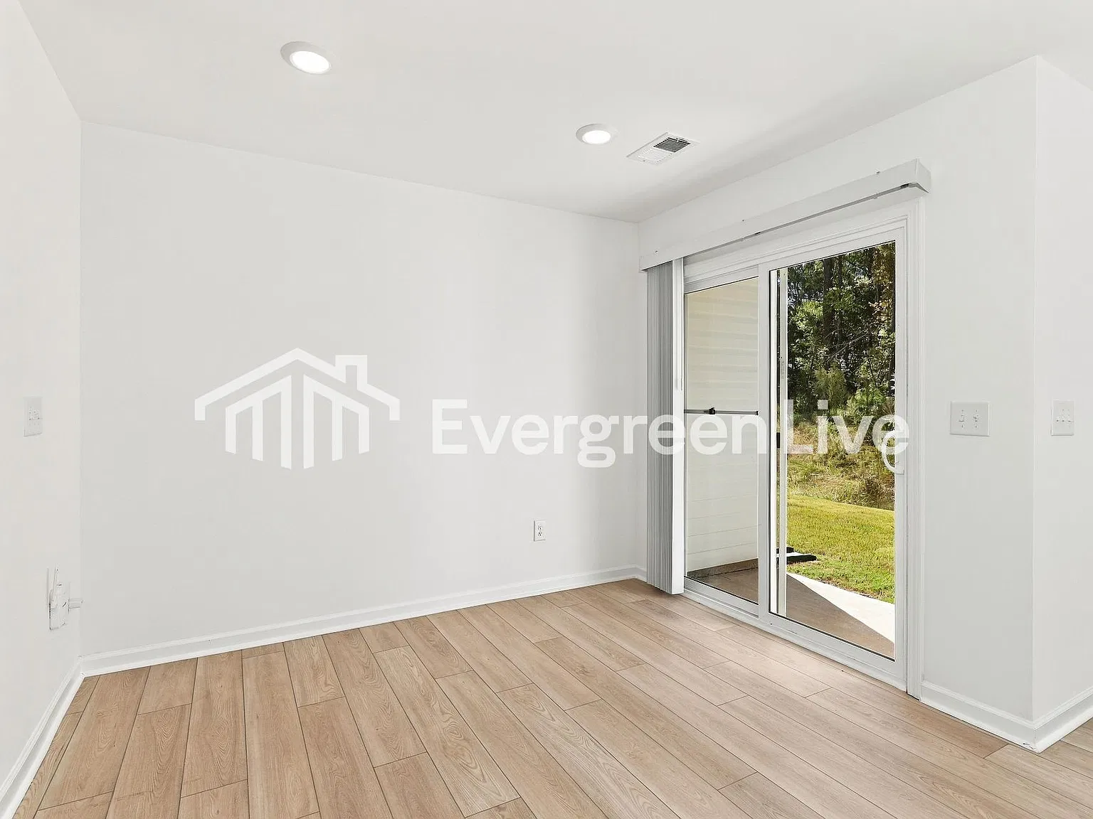 3 bed, 3.0 bath, 1403 sqft, $1,705 — Photo 3