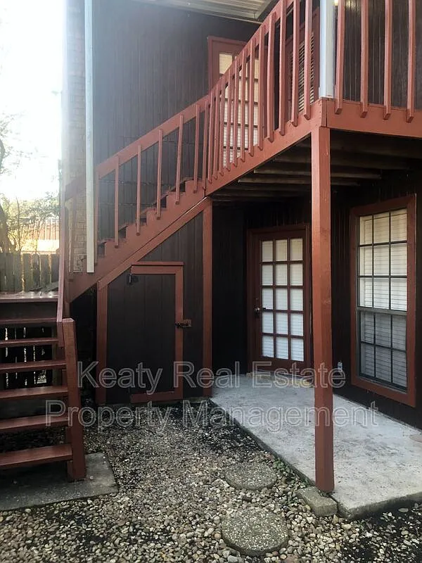 2 bed, 1.5 bath, 1100 sqft, $950 — Photo 3
