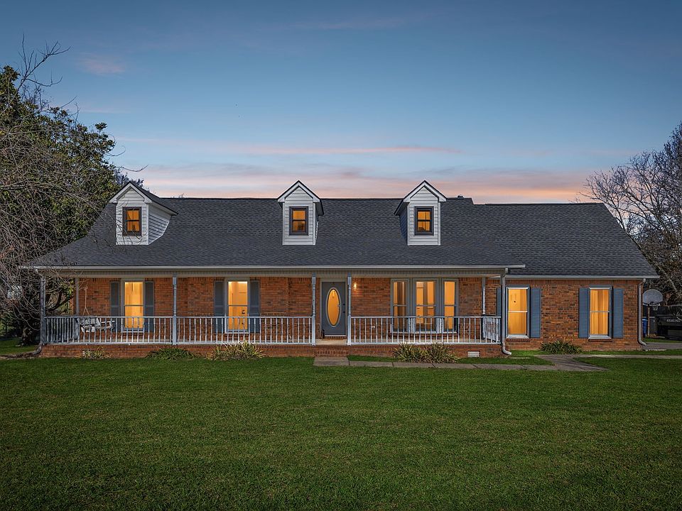 1st image of 407 Oakhaven Dr