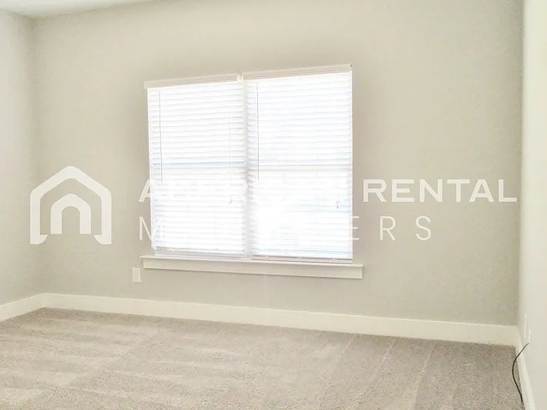5596 Park Side Rd — Photo 4