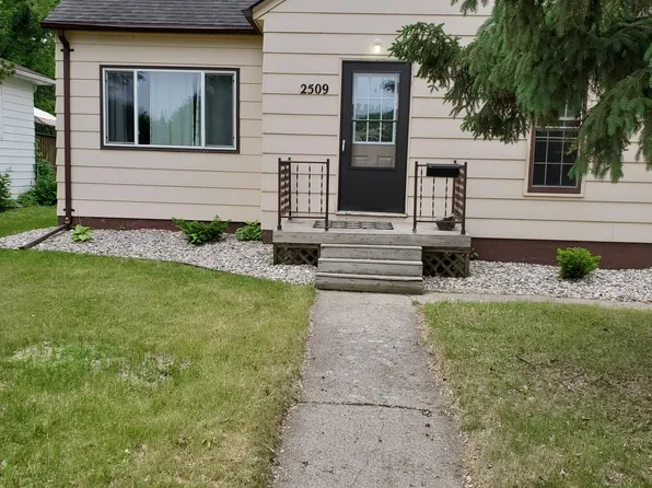 2509 6th Ave N, Grand Forks, ND 58203