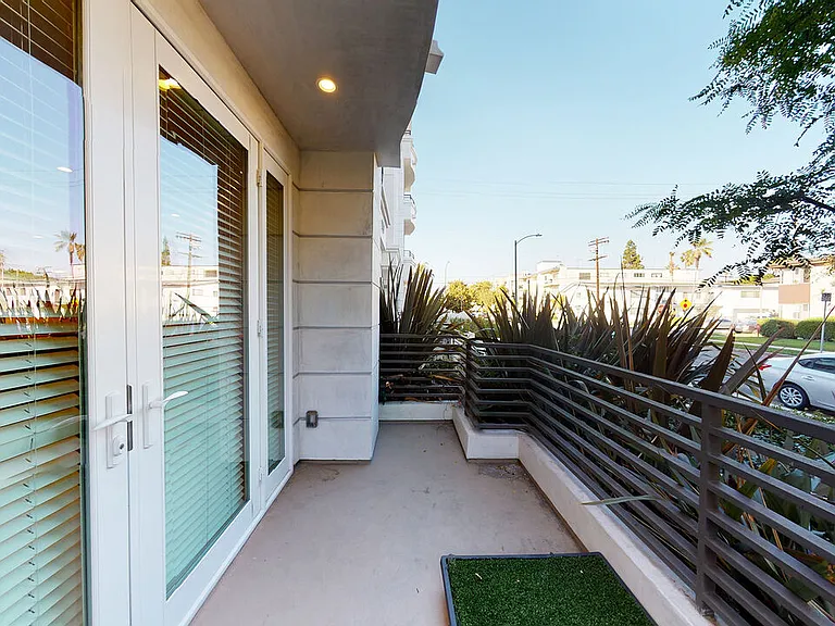 907 S Shenandoah St #101 — Photo 35