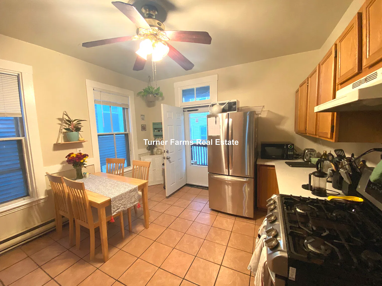 4 bed, 9999 sqft, $5,800 — Photo 2