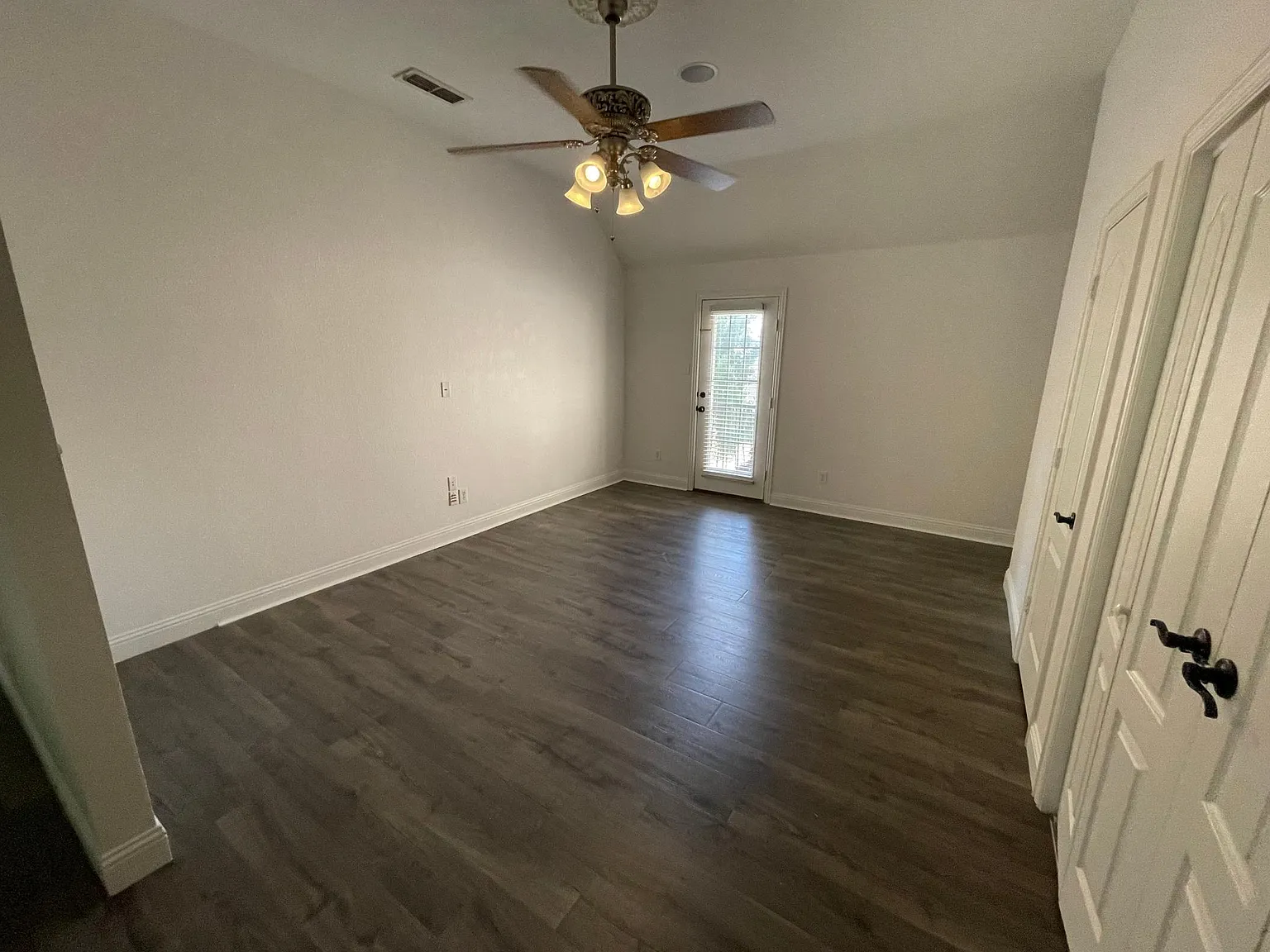 1809 Syracuse Ct — Photo 3