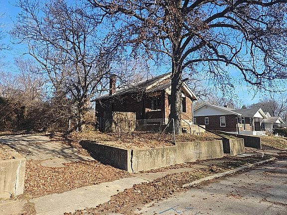 3rd image of 4245 Ravenwood Ave